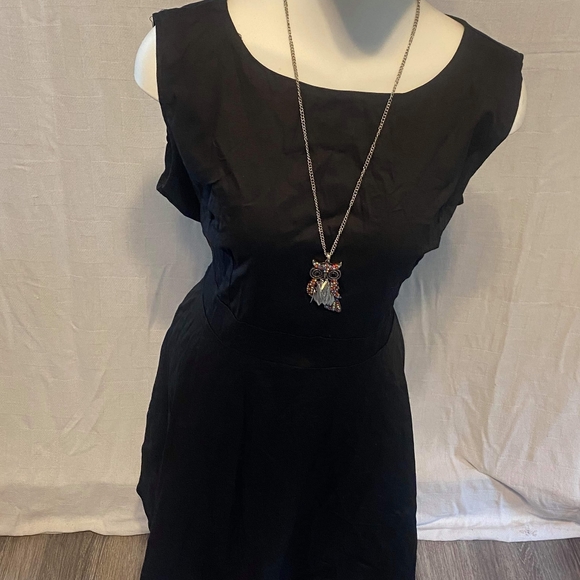 Black Woman Dress - Picture 3 of 3